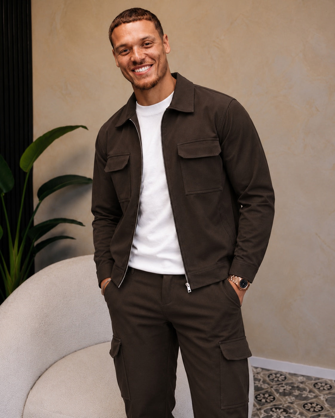 Essential Overshirt Dark Coffee - lifestyle staand