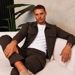 Essential Overshirt Dark Coffee - lifestyle zittend
