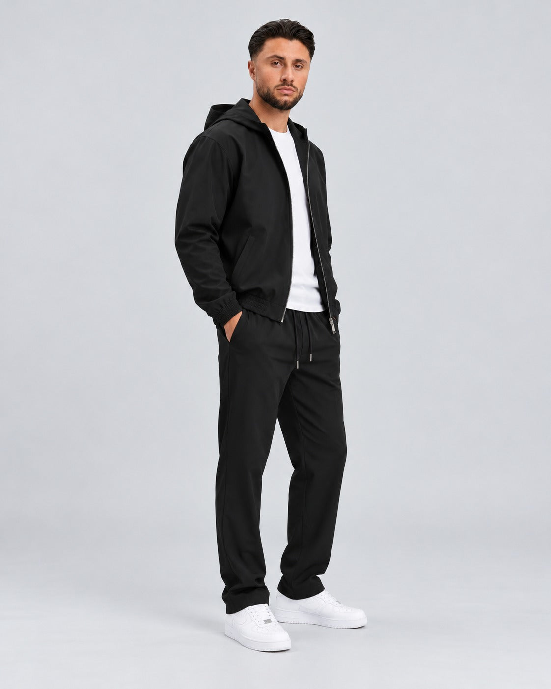 Core Tech Tracksuit Black - zijkant studio, jacket open