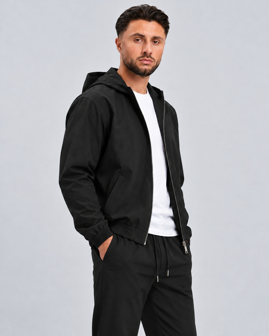 Core Tech Jacket Black - zijkant studio, open gedragen