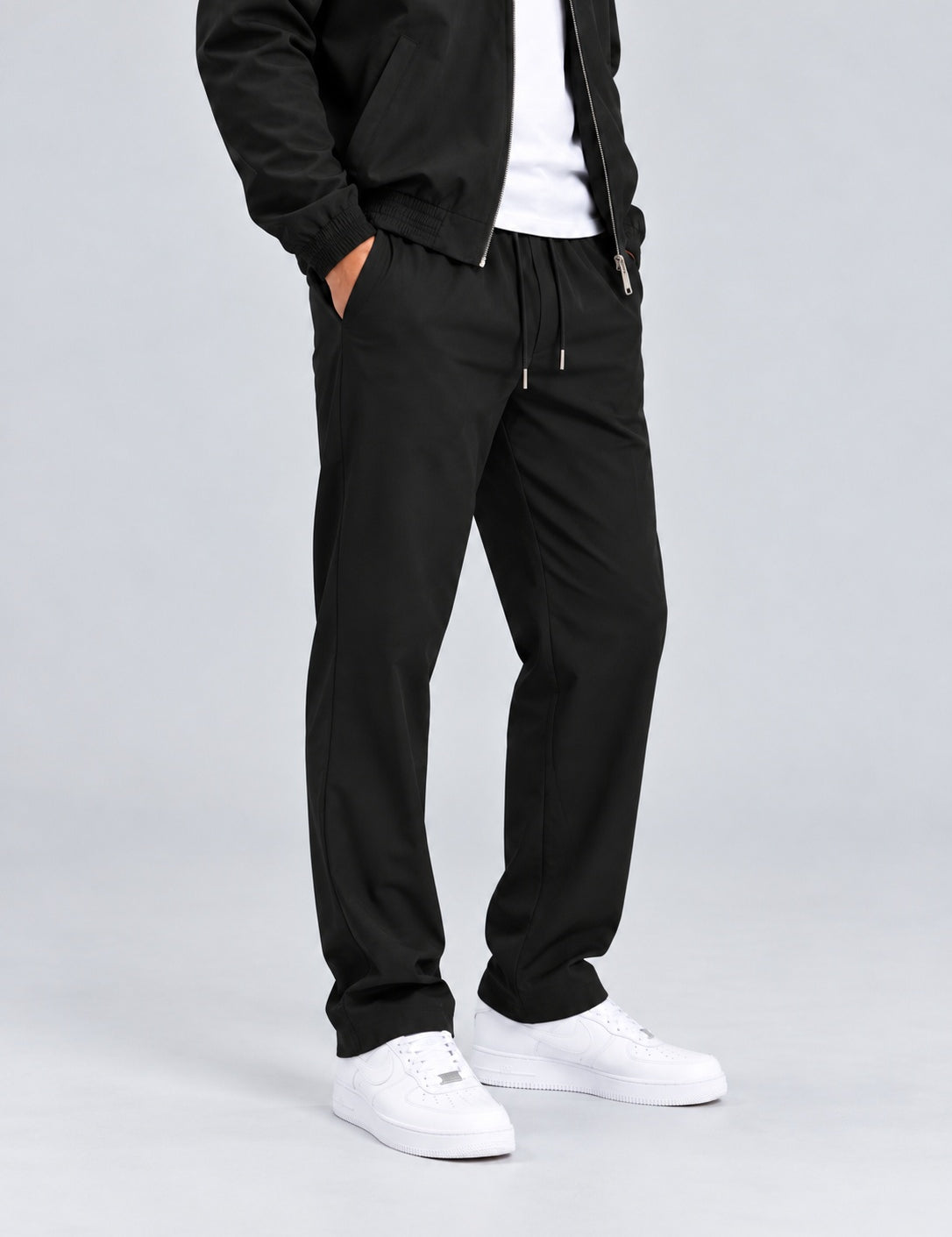 Core Tech Pants Black - zijkant studio