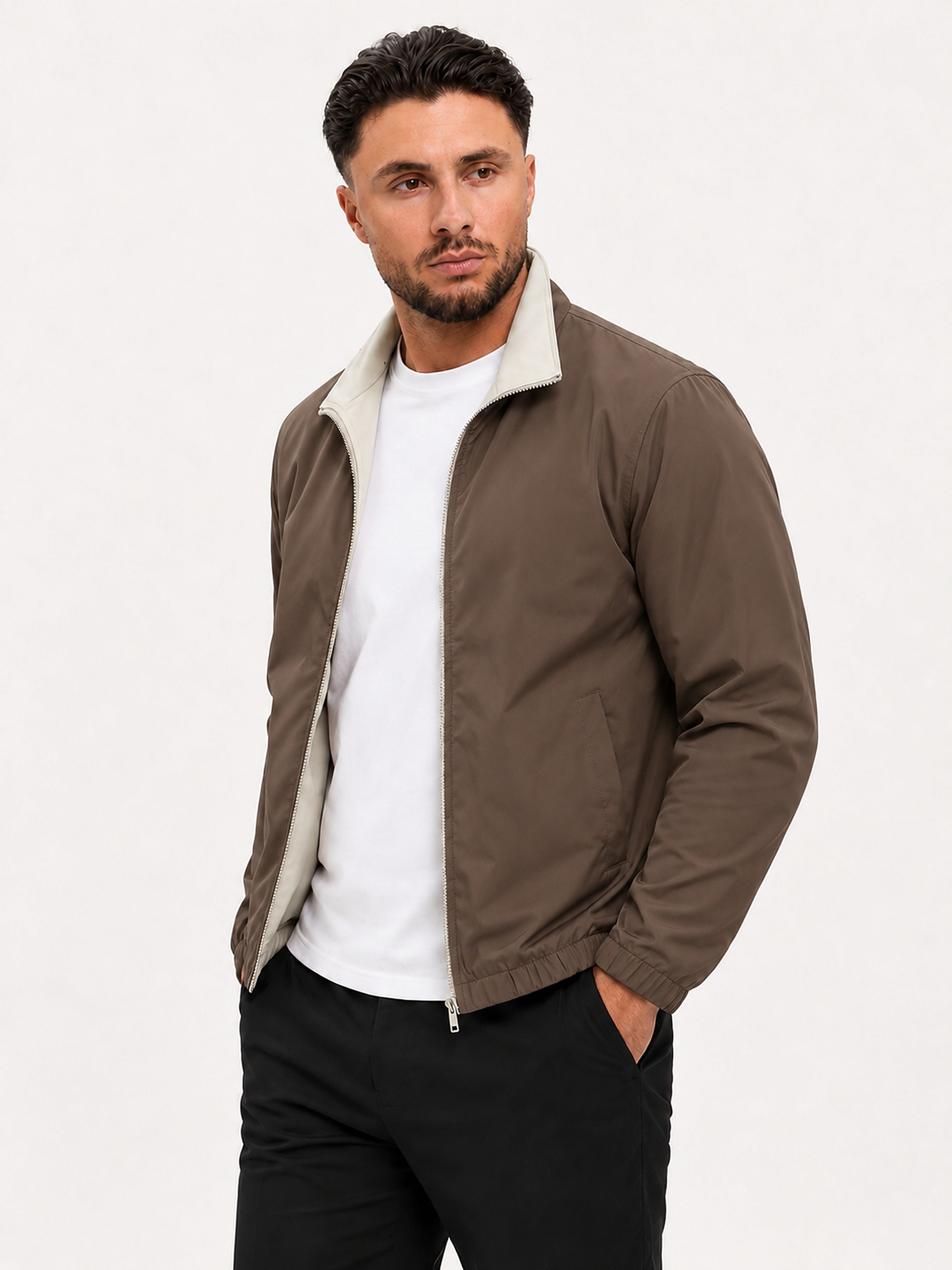 CORE JACKET OLIVE — schuin voor