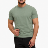 Classic Cotton T-shirt mint — studio pose, zwarte pantalon