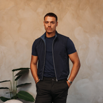 Core Bodywarmer navy met bijpassend Gloss-shirt en zwarte Valencia-broek – lifestyle 1