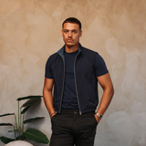 Core Bodywarmer navy met bijpassend Gloss-shirt en zwarte Valencia-broek – lifestyle 1
