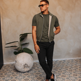Core Bodywarmer olive met bijpassend Gloss-shirt en zwarte Valencia-broek – lifestyle 1