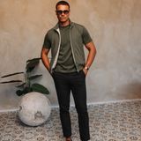 Core Bodywarmer olive met bijpassend Gloss-shirt en zwarte Valencia-broek – lifestyle 2