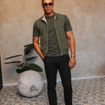 Core Bodywarmer olive met bijpassend Gloss-shirt en zwarte Valencia-broek – lifestyle 3
