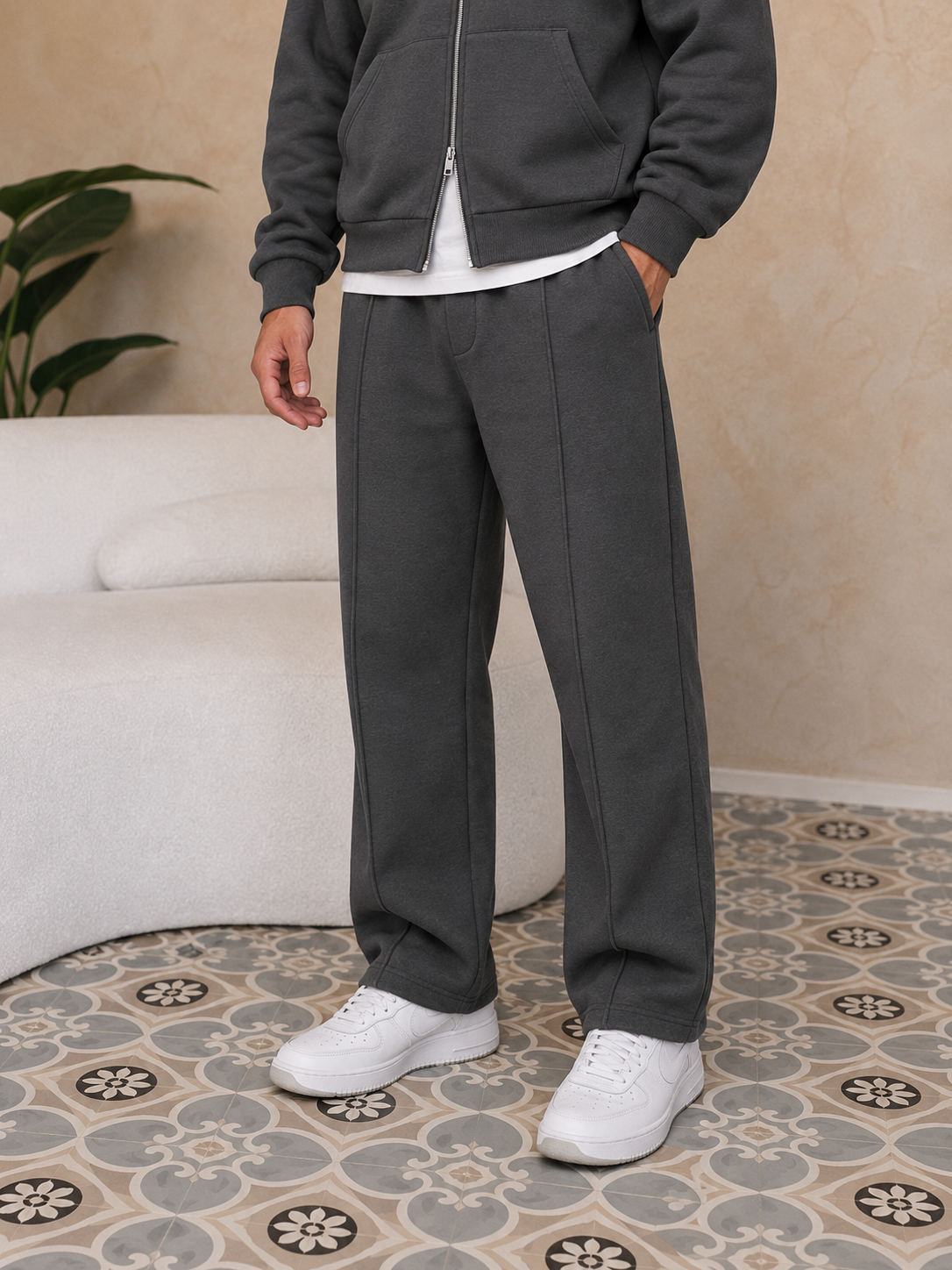 Deluxe Jogger Dark Grey, gedragen