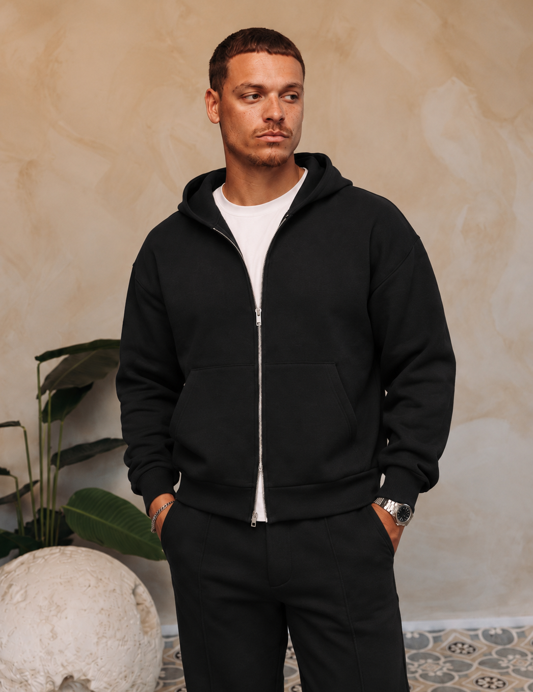 Deluxe Vest Black, gedragen