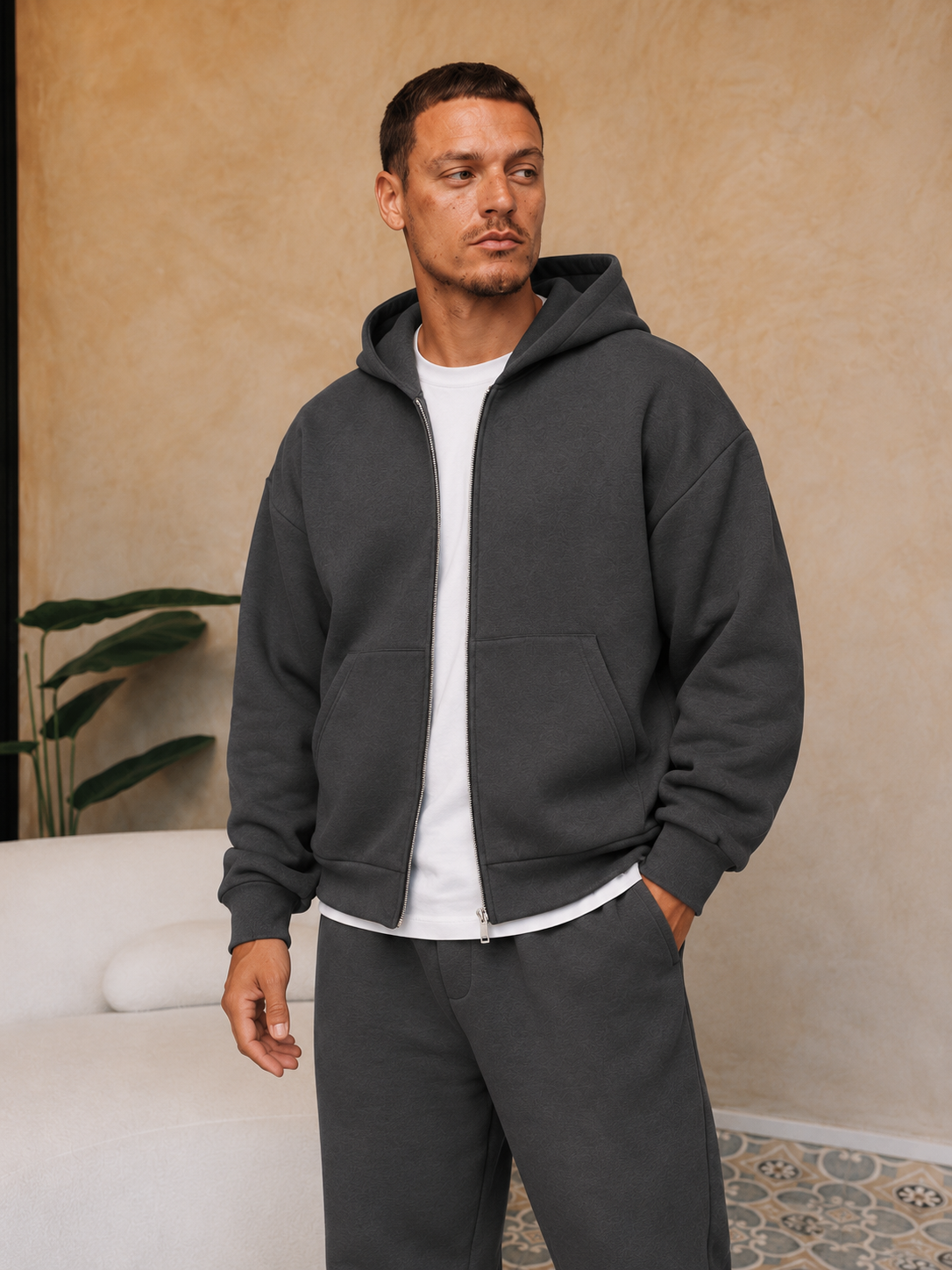 Deluxe Vest Dark Grey, gedragen