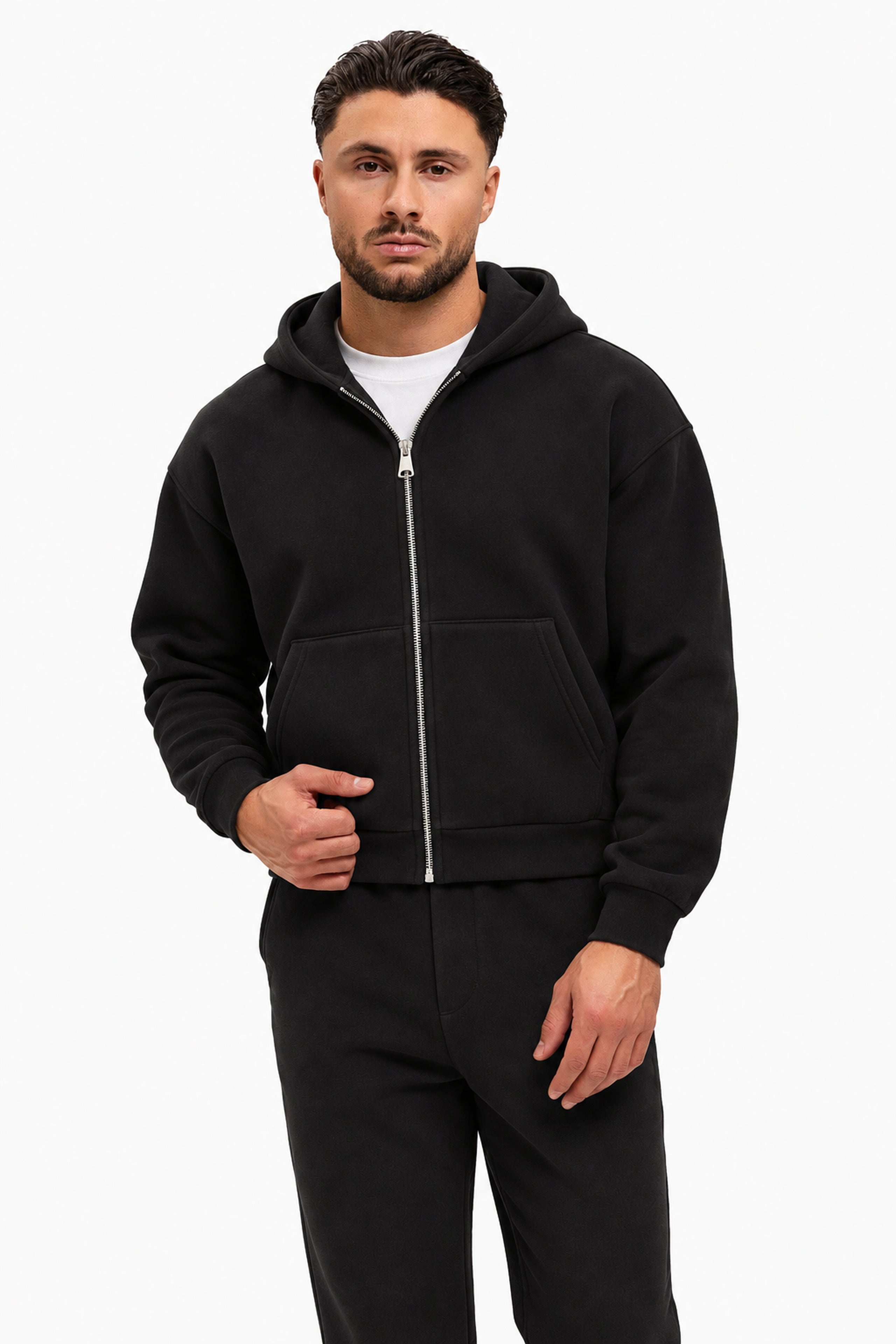 Essential Vest Black, pose