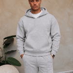 Essential Hoodie Light Grey, gedragen
