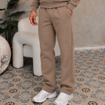 Essential Jogger Taupe, gedragen