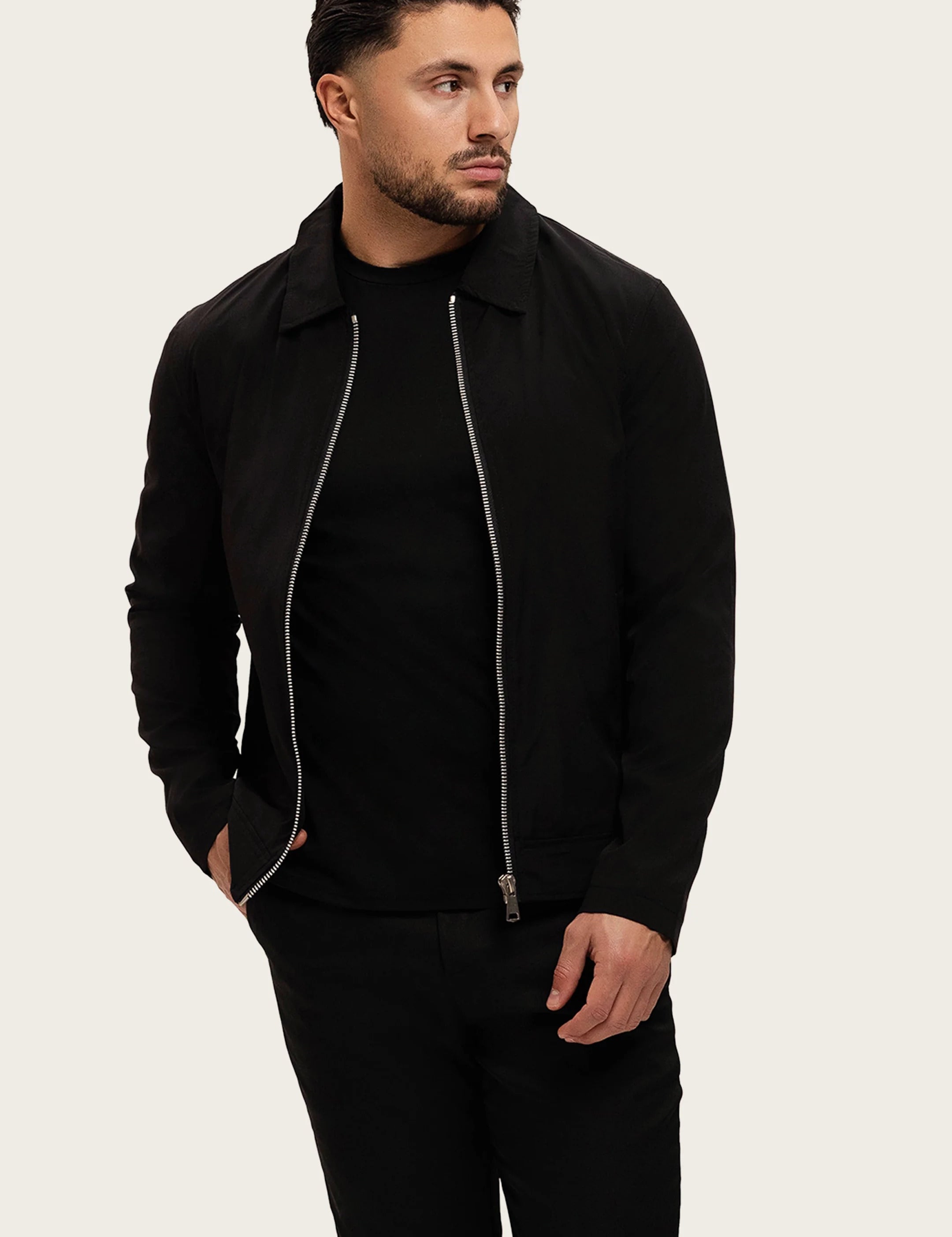 Smart Jacket Black - achtergrond #efece6