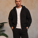 Essential Vest Black, gedragen