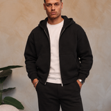 Essential Vest Black, gedragen