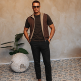 CORE BODYWARMER BEIGE BROWN met passend Gloss-shirt en zwarte broek – lifestyle 1