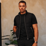 BASE BODYWARMER BLACK met passend Gloss-shirt en zwarte broek – lifestyle 3