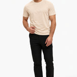 Gloss Essential Shirt beige – studio full, zwarte pantalon
