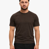 Gloss Essential Shirt deep-brown – studio front, zwarte pantalon