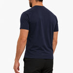 Gloss Essential Shirt navy – studio back, zwarte pantalon