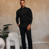 HALF ZIP KNIT | BLACK — lifestyle met zwarte broek, pose 04