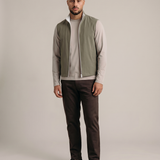 CORE BODYWARMER OLIVE - studio op model