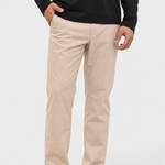 ESSENTIALS PANTS BEIGE - studio schuin voor