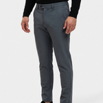 Essential Pants Dark Grey - model zij