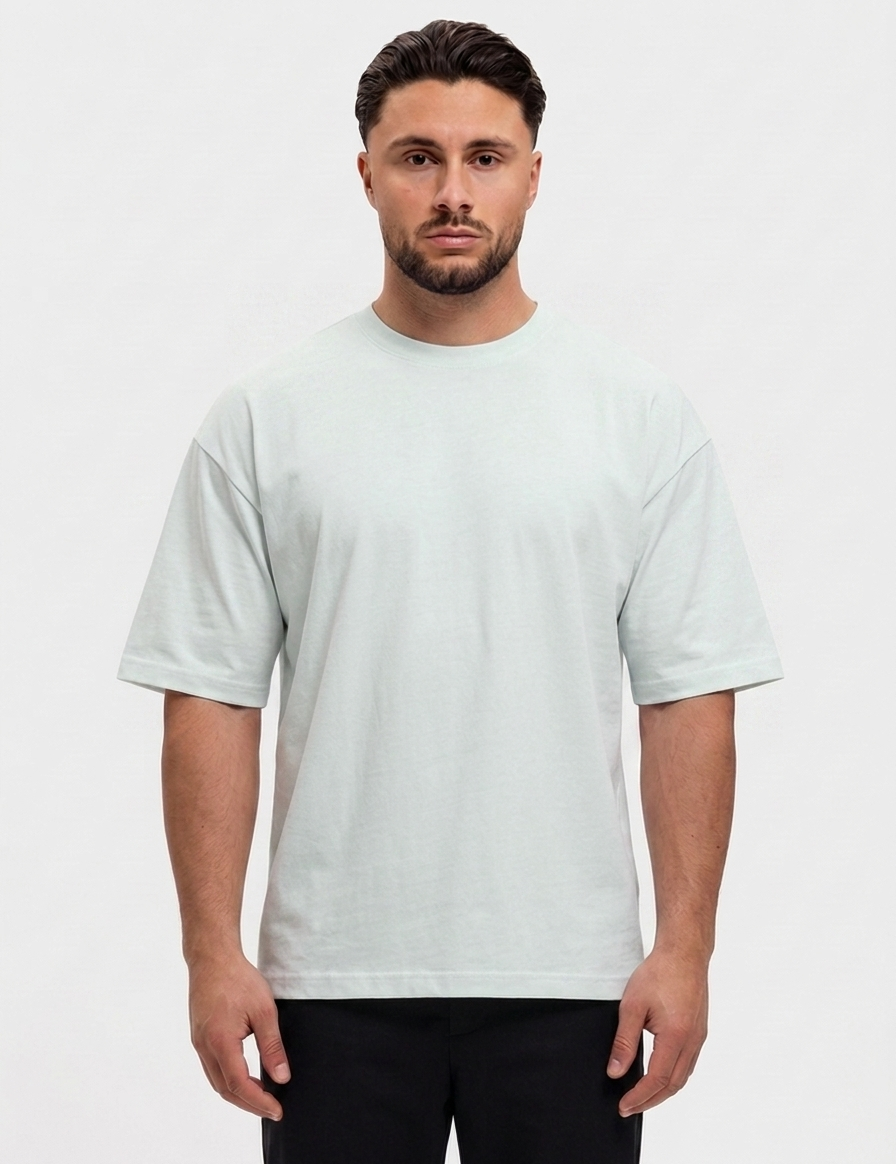 Oversized Cotton T-Shirt Mint — voorkant, Calvin (1,83 m) draagt maat S