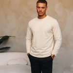 Essential Longsleeve Creme - lifestyle