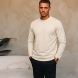 Essential Longsleeve Creme - lifestyle