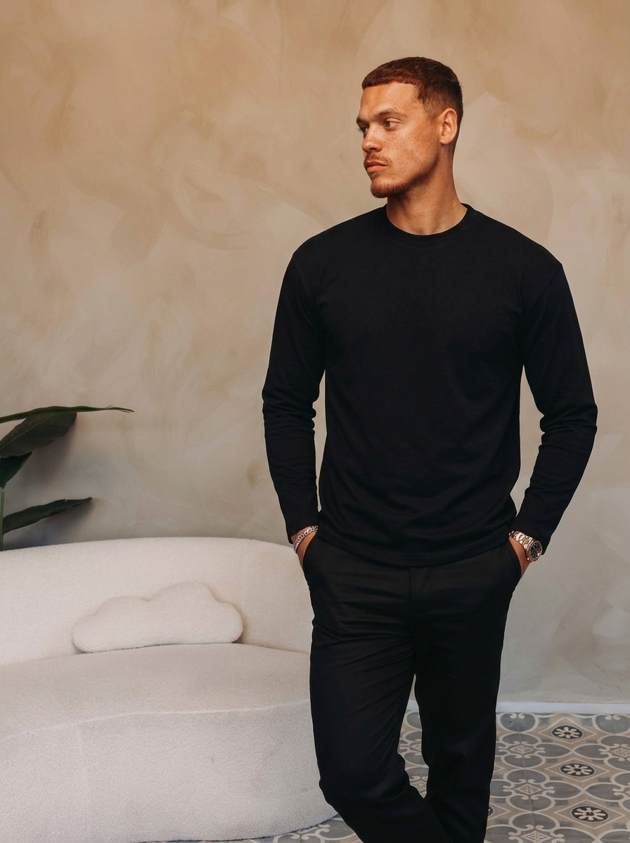 Essential Longsleeve Black - lifestyle