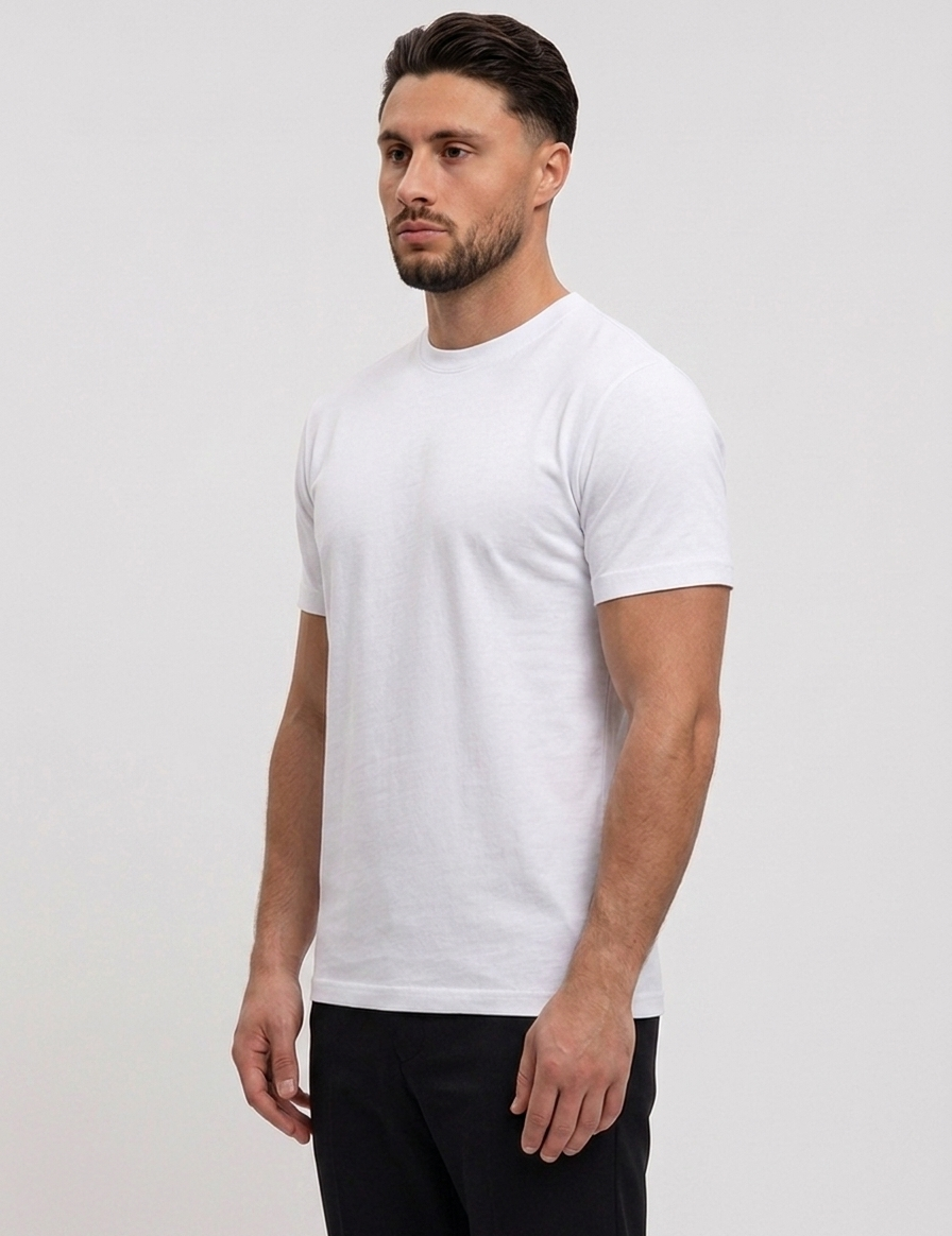 RK Blank Tee White Slimfit - zijkant studio