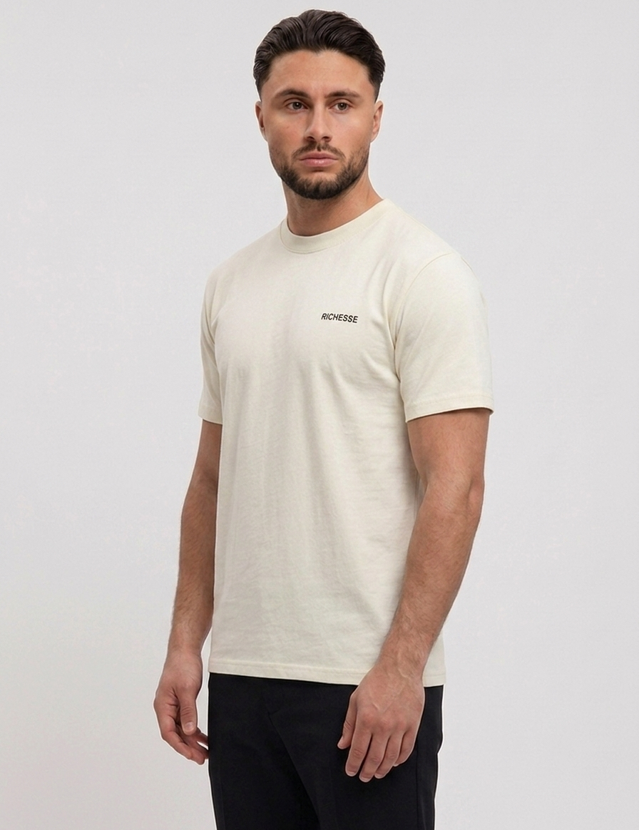 Logo T-Shirt Creme Regular Fit - zijkant studio