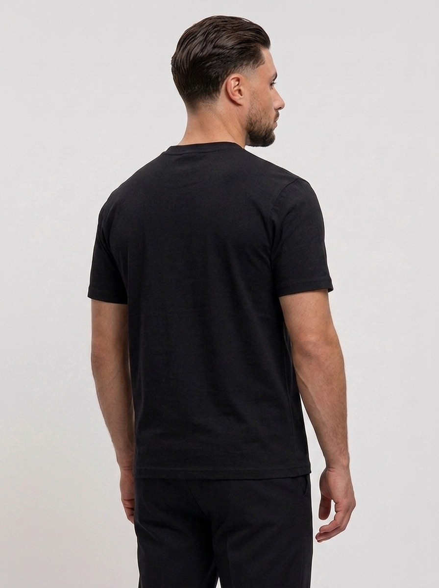 Logo T-Shirt Zwart Regular Fit - achterkant studio