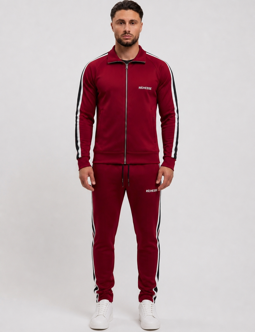 Hollywood Red Tracksuit - voorkant volledig studio
