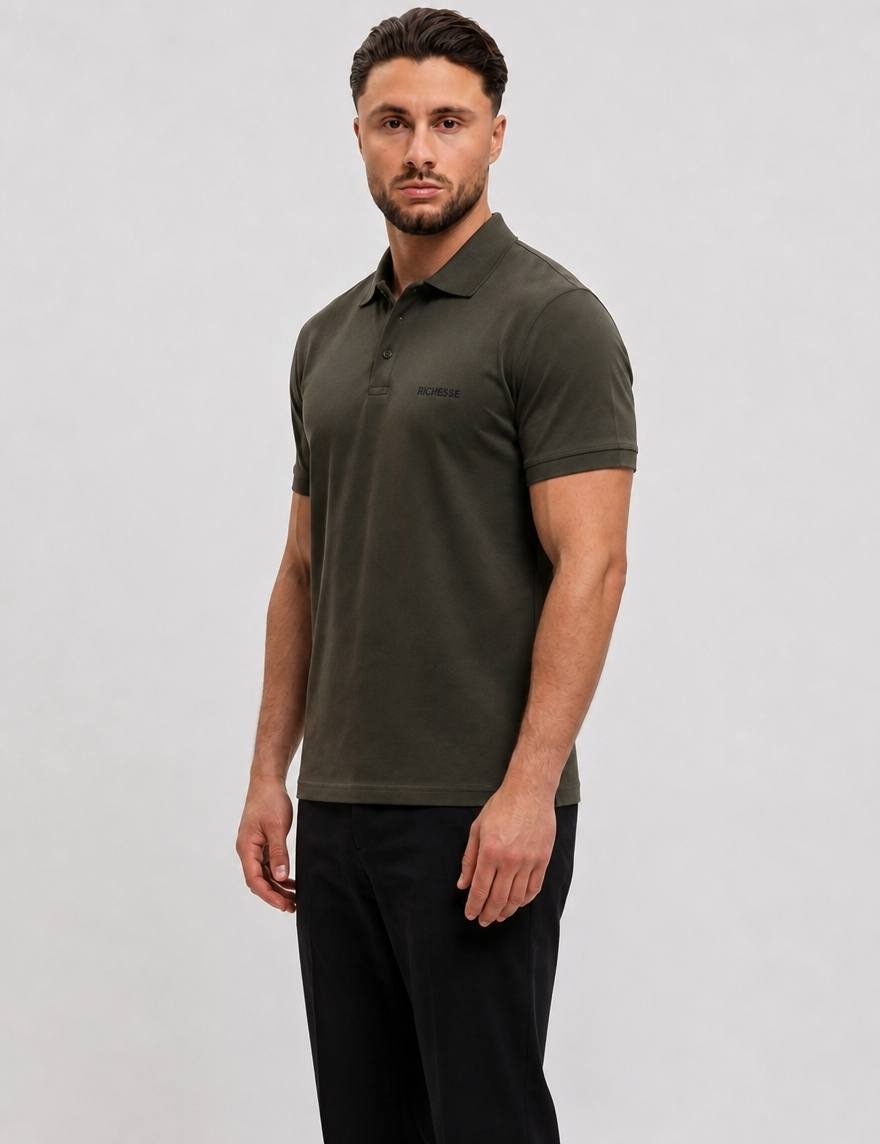 Crew Polo Olive - zijkant studio