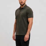 Crew Polo Olive - zijkant studio