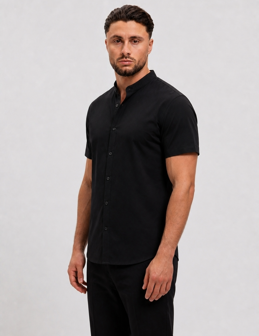 Mao Black Shirt - zijkant studio
