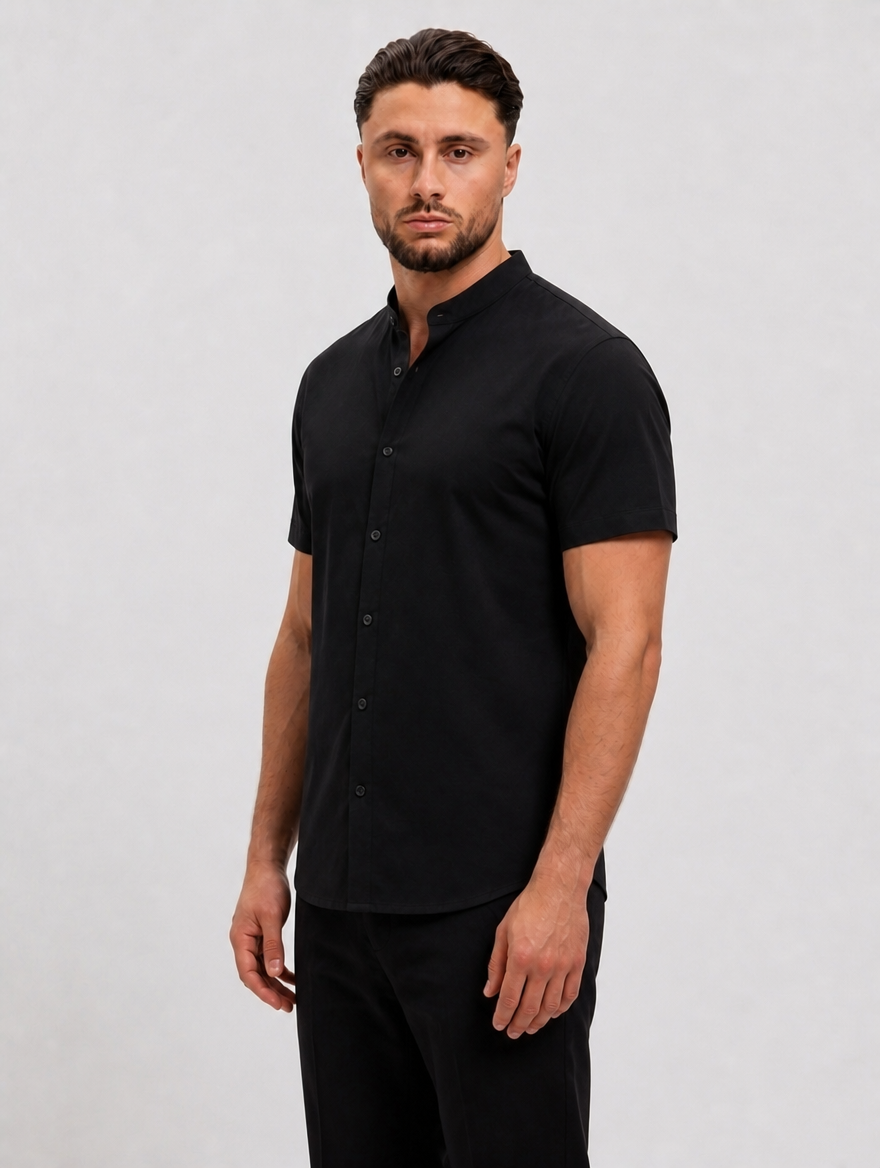 Mao Black Shirt - zijkant studio