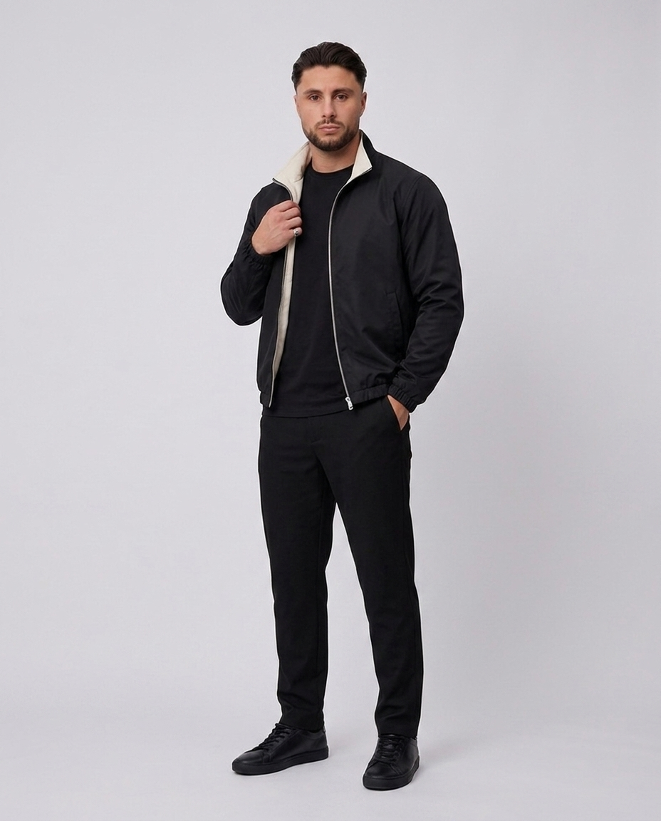 Core Jacket Black - campagnebeeld