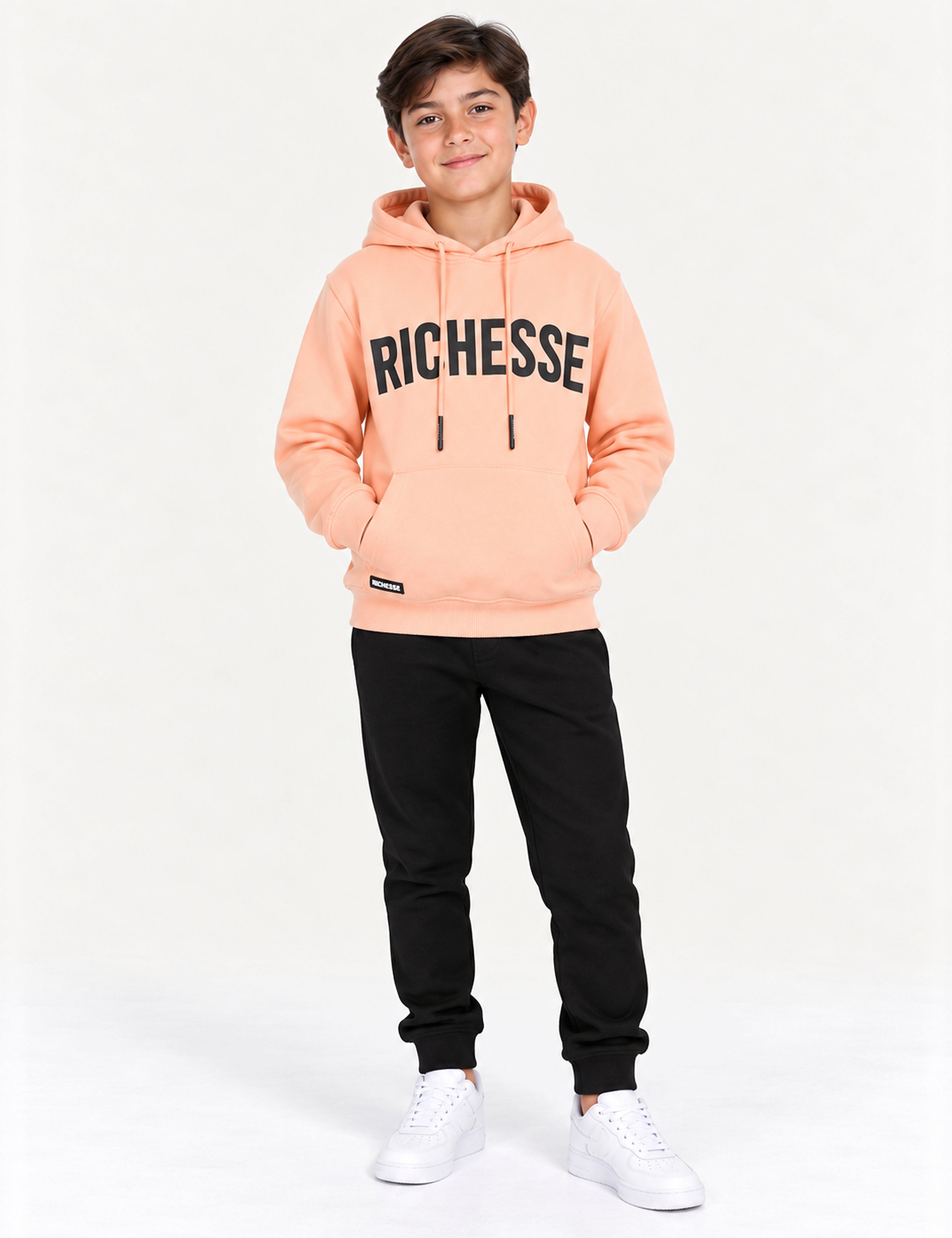 Richesse Brand Hoodie JR Pink - voorkant op model