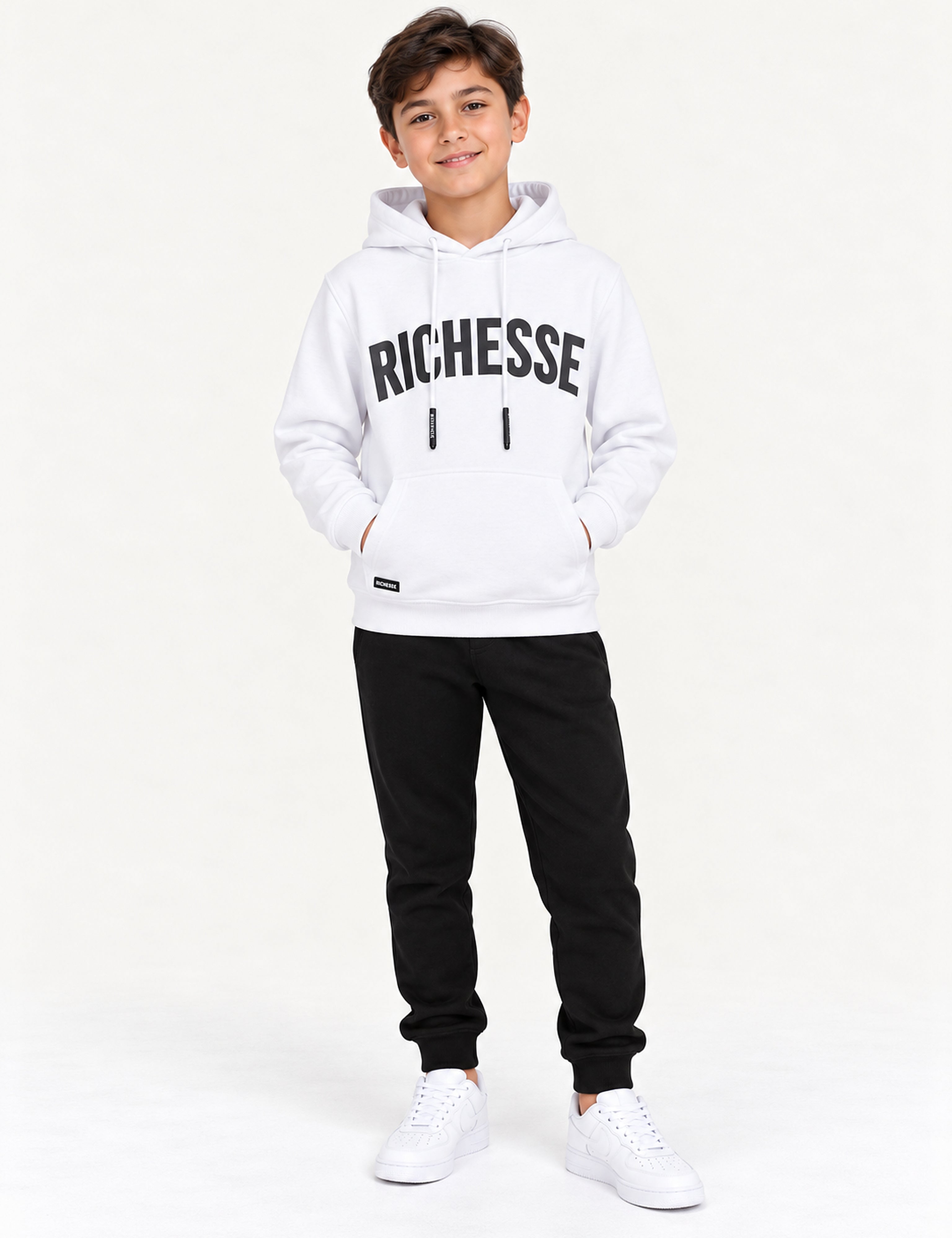 Richesse Brand Hoodie JR White - voorkant op model