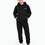 Richesse Capitan Hoodie JR Black - voorkant op model