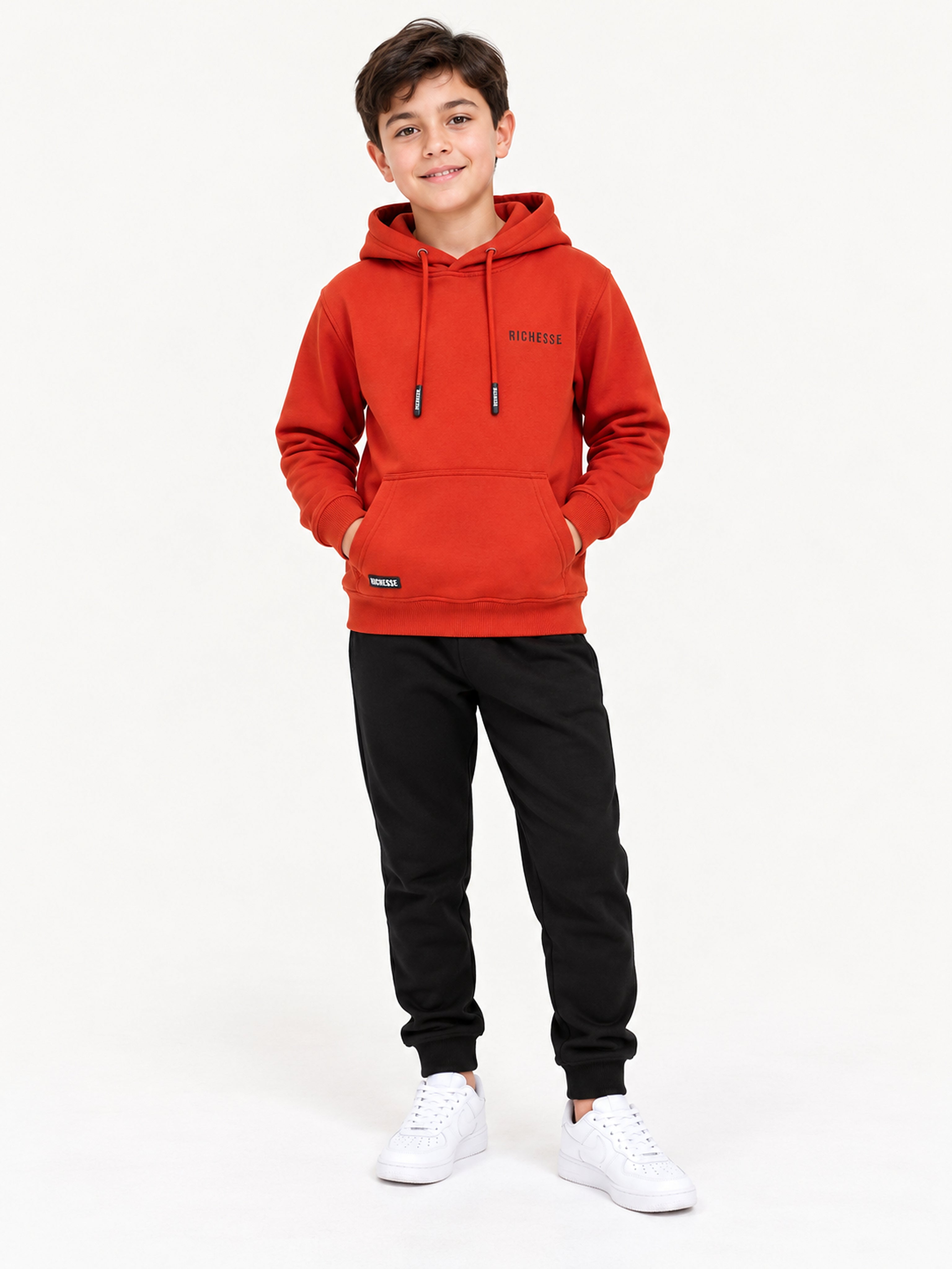 Richesse Capitan Hoodie JR Red - voorkant op model