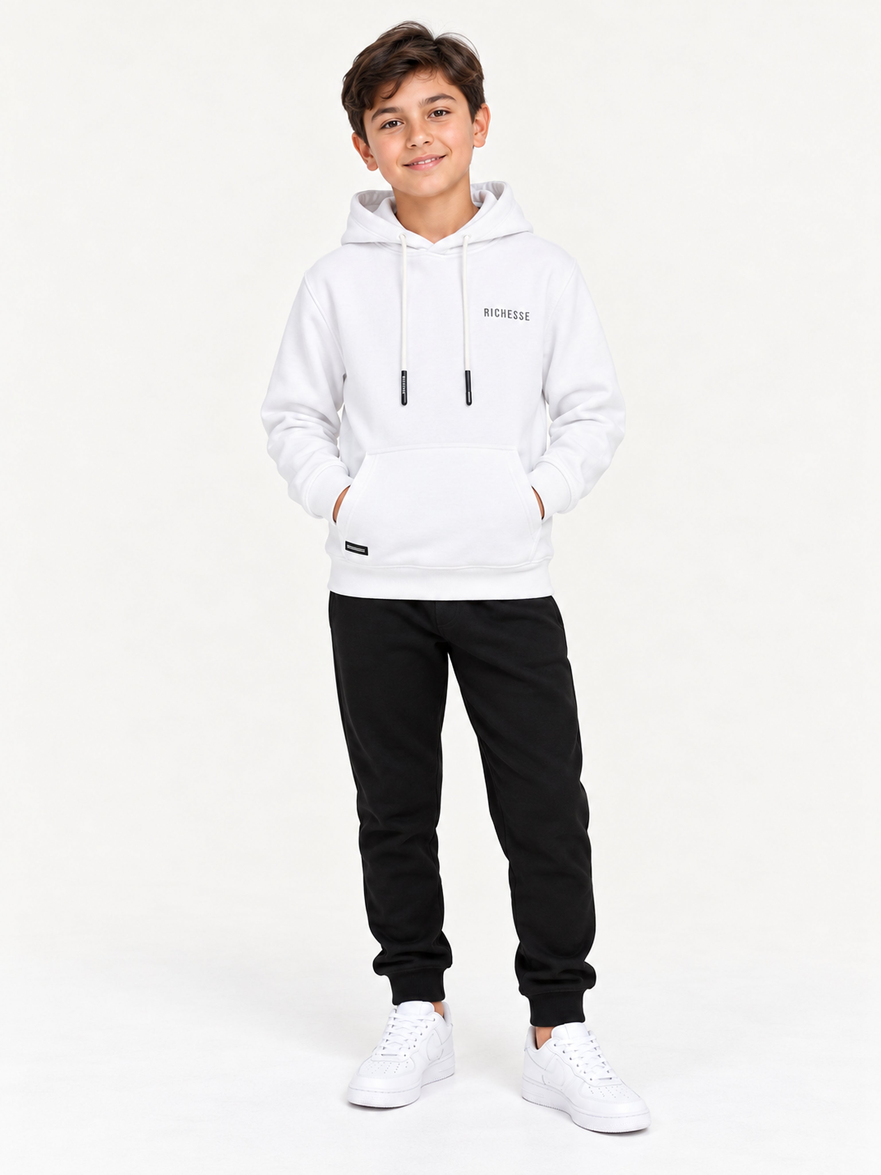 Richesse Capitan Hoodie JR White - voorkant op model