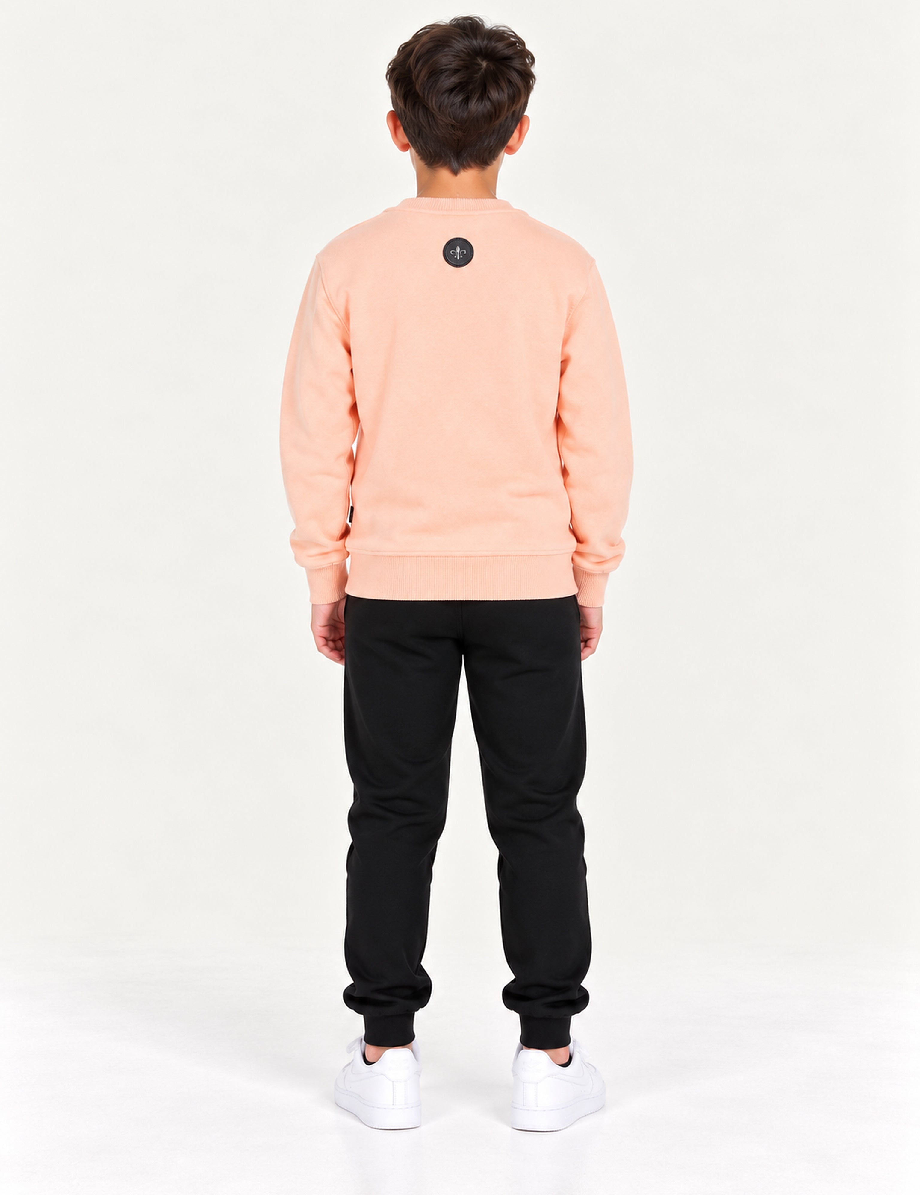 Richesse Crewneck JR Pink - achterkant op model
