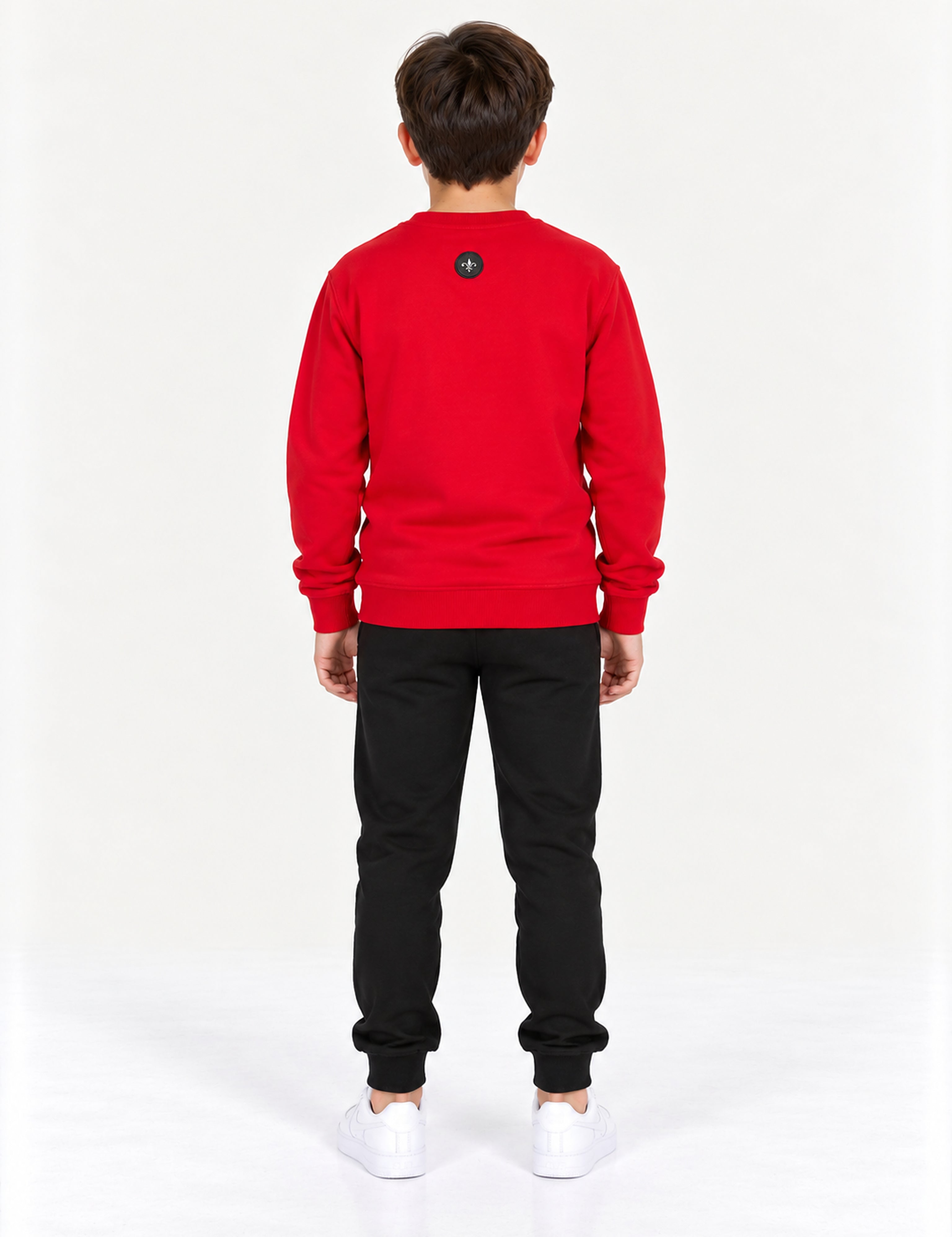 Richesse Crewneck JR Red - achterkant op model
